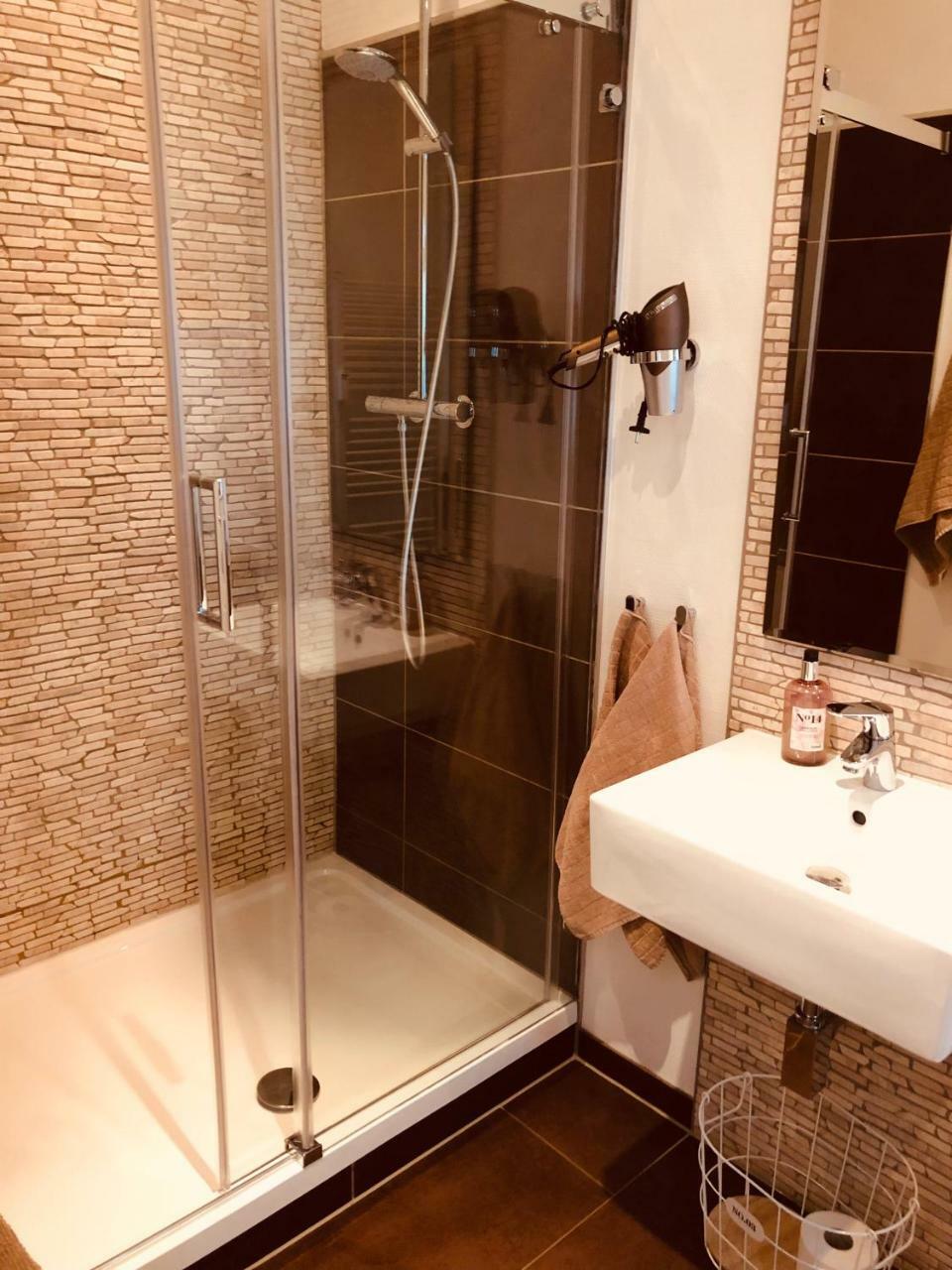 Business-Lodging Apartmenthaus ヘール・グレンツハウゼン エクステリア 写真